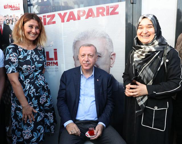 Erdoğan'dan seçim bürosu ziyareti