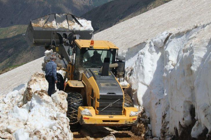 O ilde yaz mevsiminde bile karla mücadele devam ediyor G3