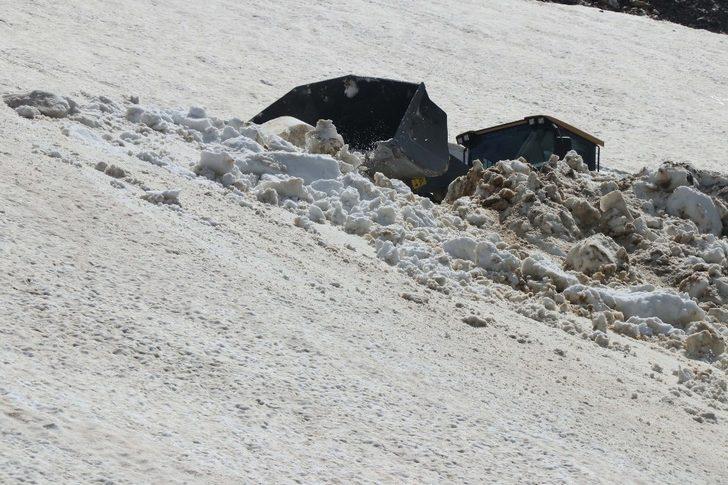 O ilde yaz mevsiminde bile karla mücadele devam ediyor G1