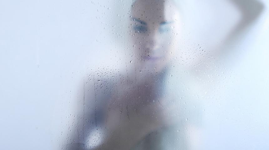 Duşta uzun zaman ge&ccedil;irmek, sıcak su ile yıkanmak yalnız olduğunuz anlamına geliyor!