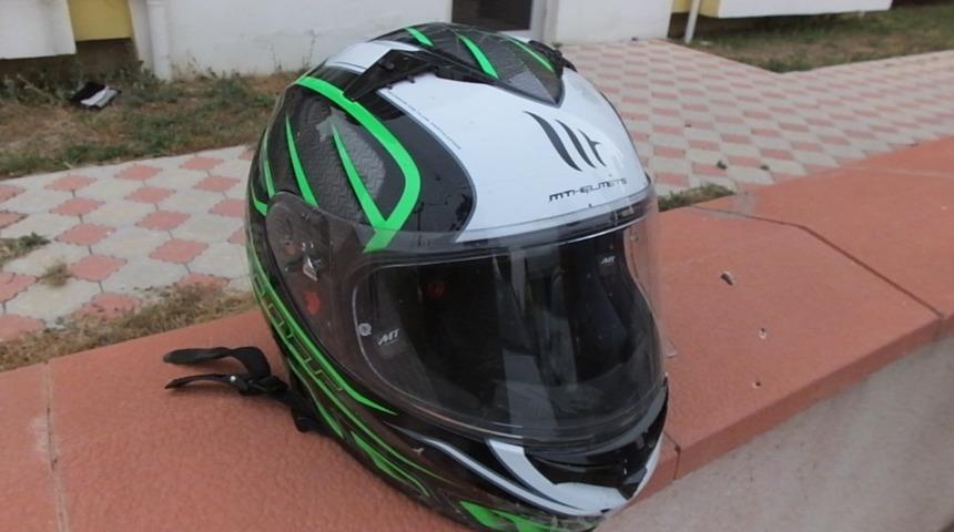 Motosiklet s&uuml;r&uuml;c&uuml;s&uuml;n&uuml; kaskı kurtardı