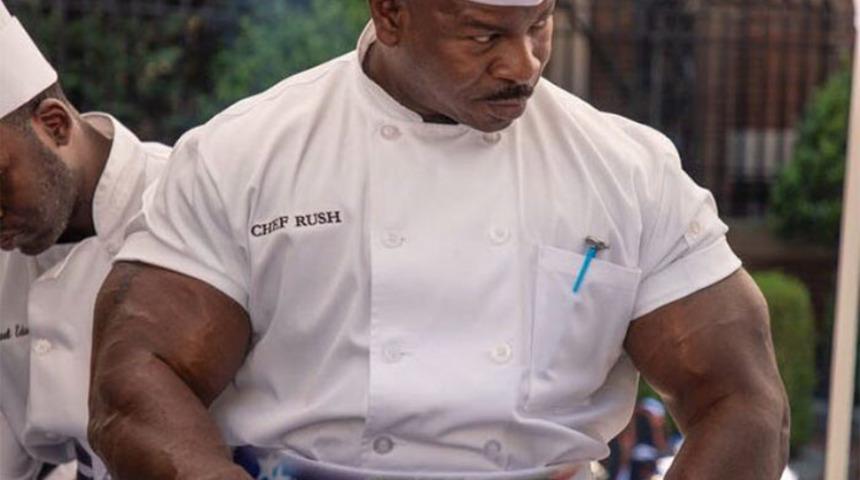 Kaslarıyla dillere düşen beyaz sarayın aşçısı Andre Rush ile tanışın. 