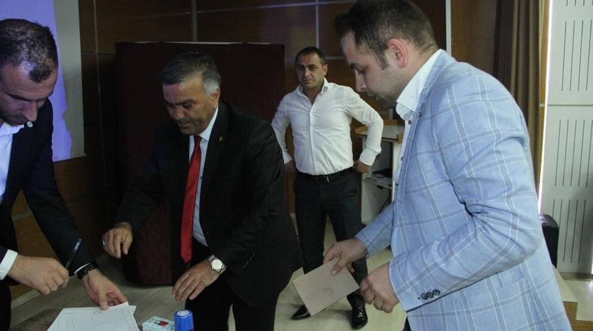 Kent Konseyinde Burak Taştan g&uuml;ven tazeledi