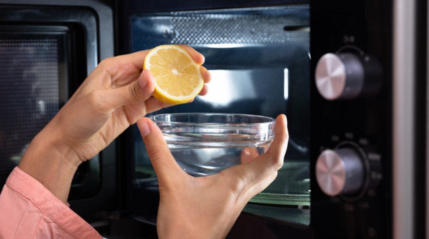 Limonları kesmeden &ouml;nce neden mikrodalgaya koymalısınız?