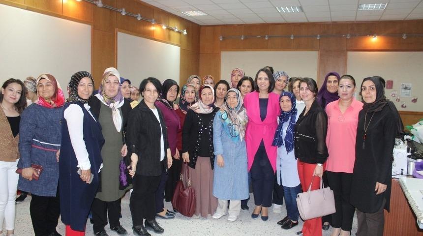 Kadın Koparatifi &ccedil;alışanları Mucur il&ccedil;esinde ilk maaşlarını aldı