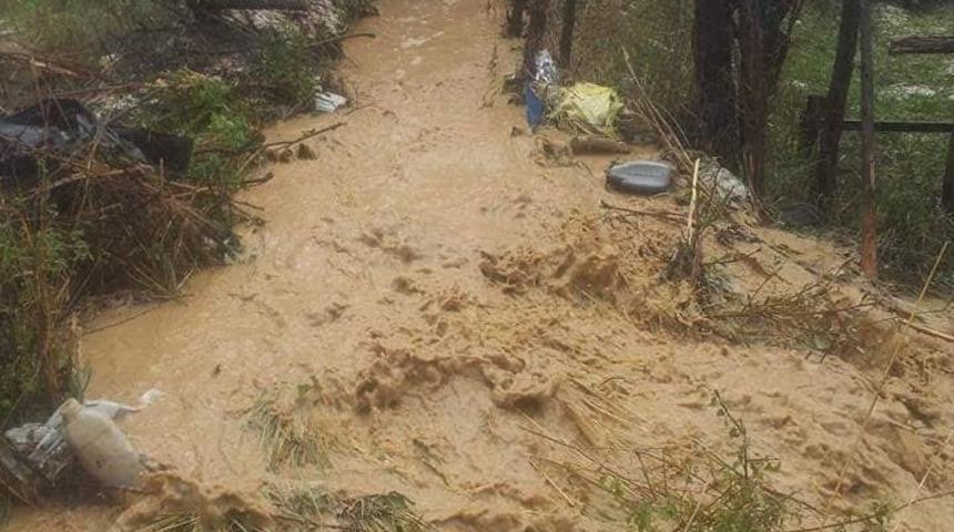 Sel, Aslanapa k&ouml;ylerinde zarara yol a&ccedil;tı