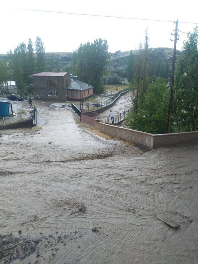 Sivas’ta şiddetli sağanak yağış hasara yol açtı