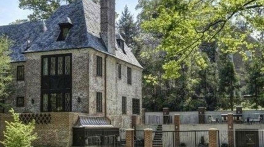 Obama'nın evi g&ouml;renleri b&uuml;y&uuml;ledi