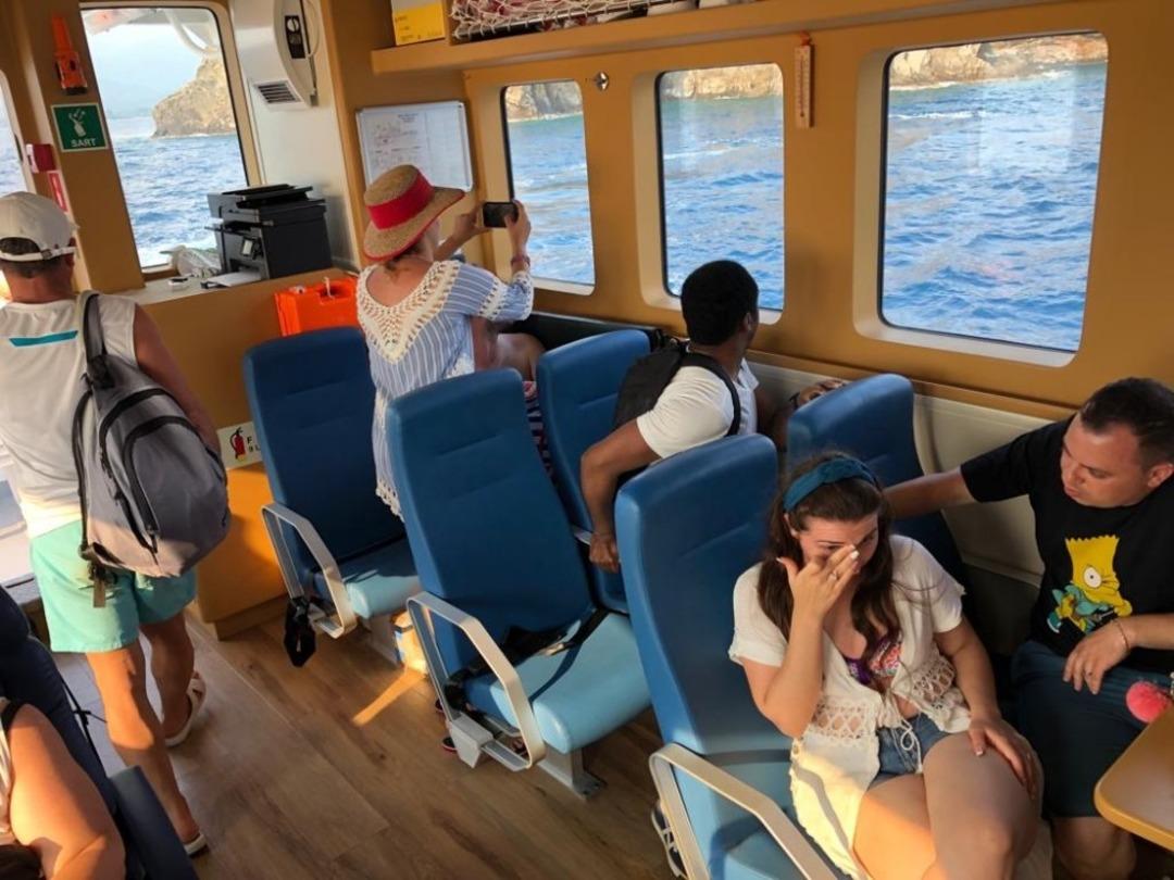 Karaya oturan teknedeki 36 yolcu iki kurumun uyumlu &ccedil;alışmasıyla kurtarıldı