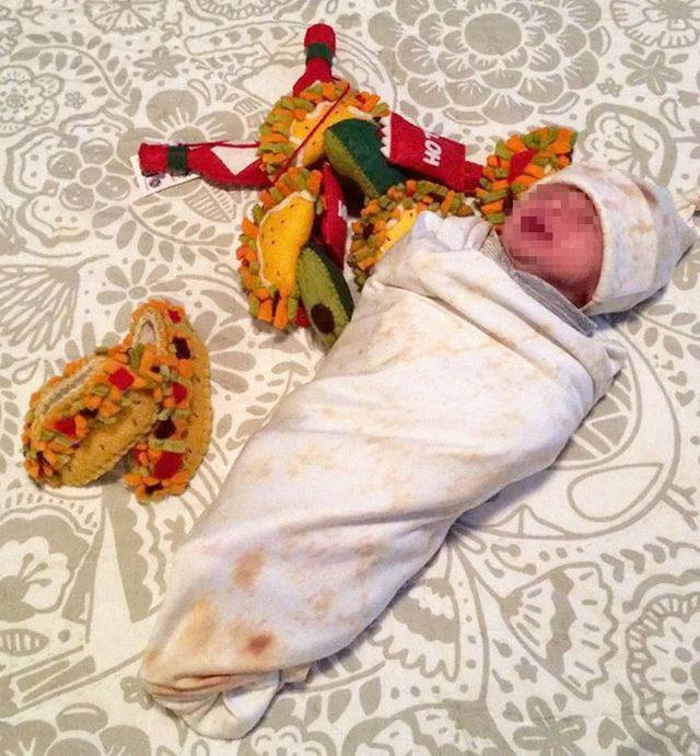 burrito-tortilla-baby-blanket-3-5d073e4417d38__700