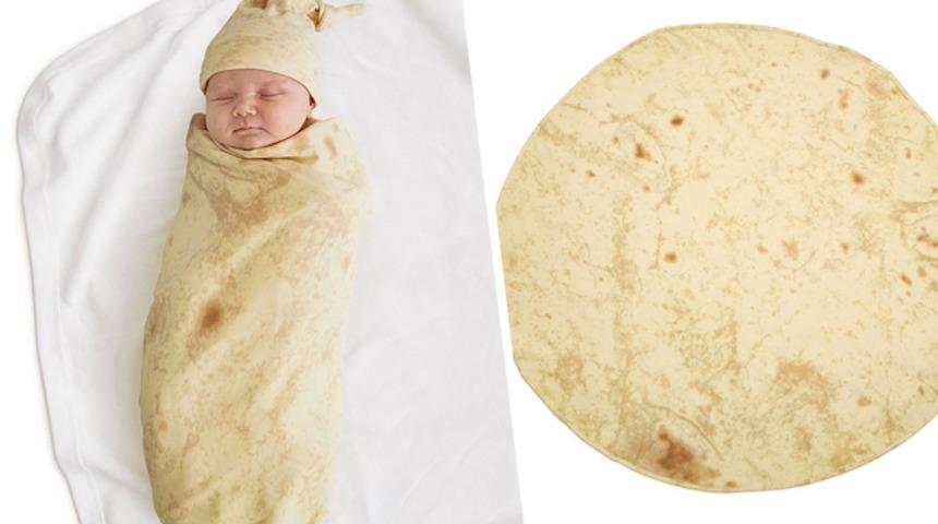 Sonunda bunu da yaptılar! Artık bebeklerinizi lavaşa sarabilirsiniz