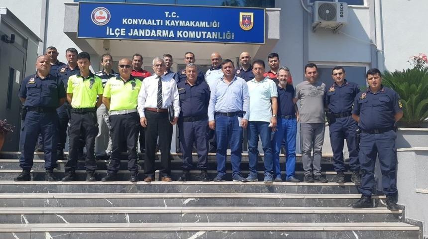 Konyaaltı İl&ccedil;e Jandarma&rsquo;dan okul servisi başarısı