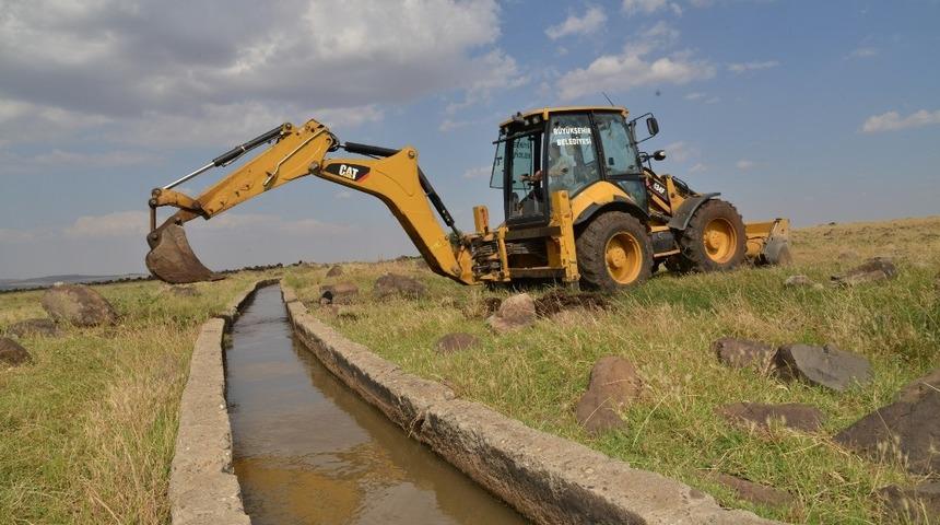&Ccedil;ift&ccedil;ilerin faydalandığı sulama kanalı onarıldı