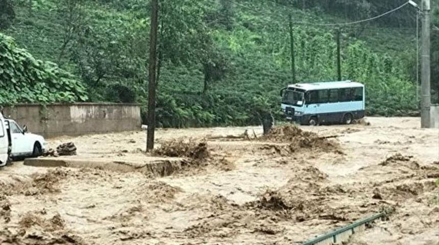 Rize'de valilik uyardı, sel alarmı verildi