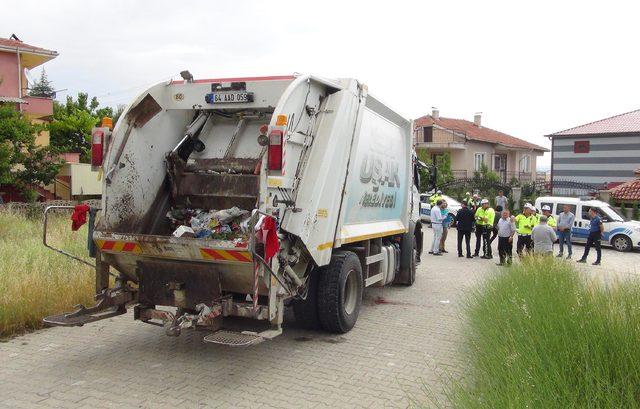 Çöp kamyonunun çarptığı yaşlı kadın öldü
