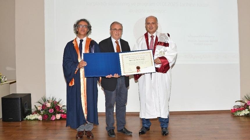 ME&Uuml; Tıp Fak&uuml;ltesi, &ldquo;Mezuniyet &Ouml;ncesi Tıp Eğitim Programı Akreditasyon Belgesi&rdquo; aldı