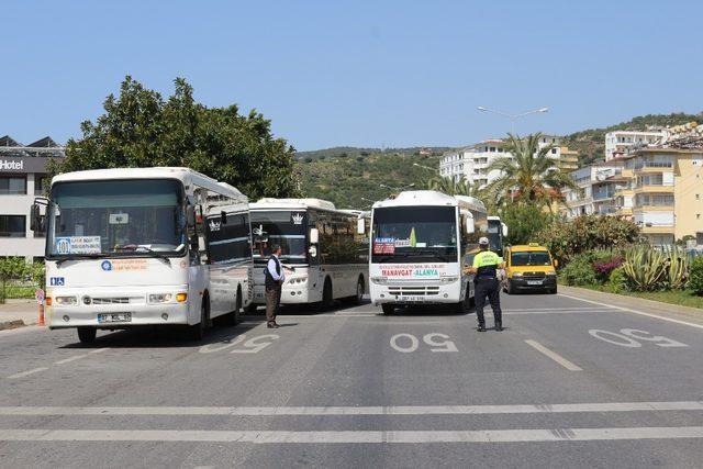 12 halk otobüsü ve 6 ticari taksiye para cezası