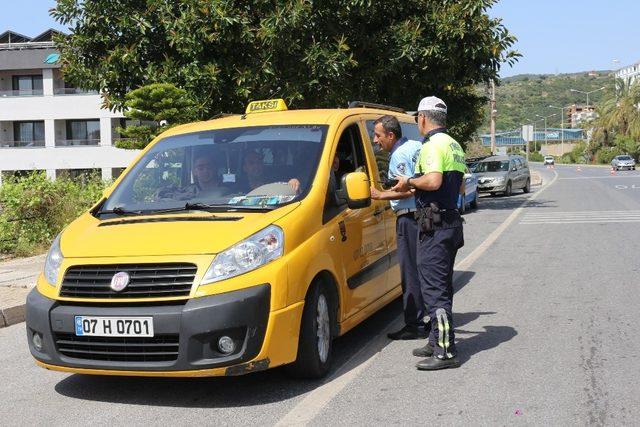 12 halk otobüsü ve 6 ticari taksiye para cezası