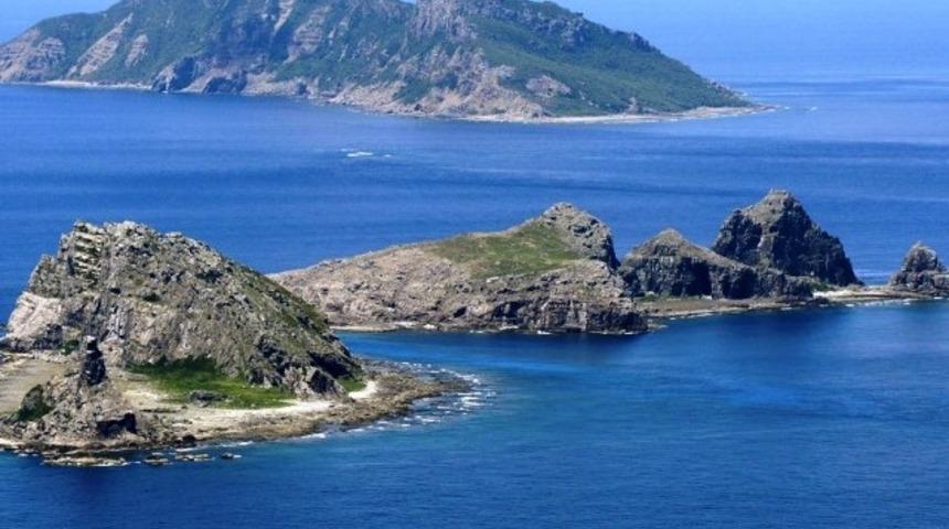 Türk ve Yunan savaş gemileri Kardak’ta