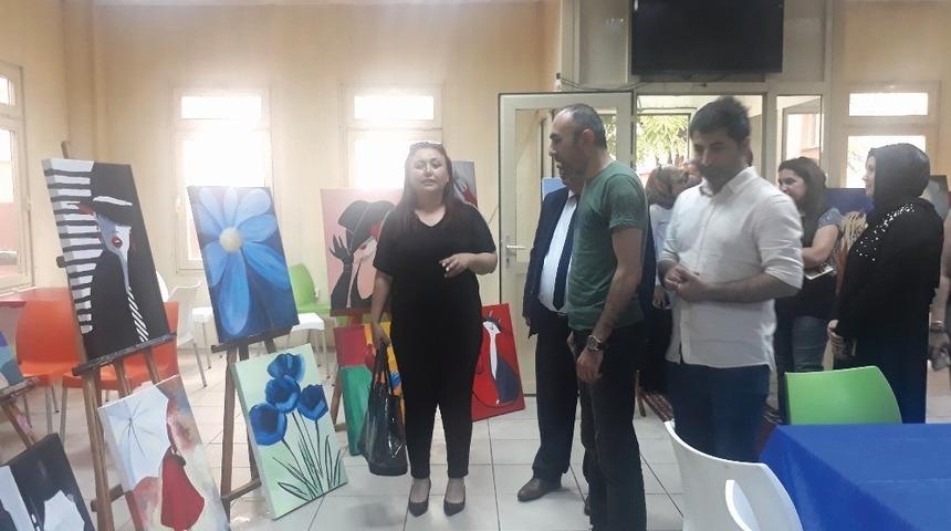 Sungurlu’da MYO öğrencileri resim sergisi açtı
