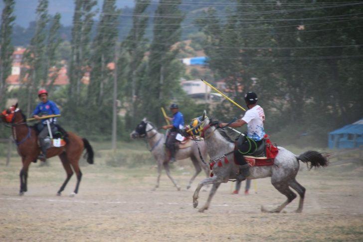 Sındırgı’da atlı cirit yarışmaları düzenlendi G3