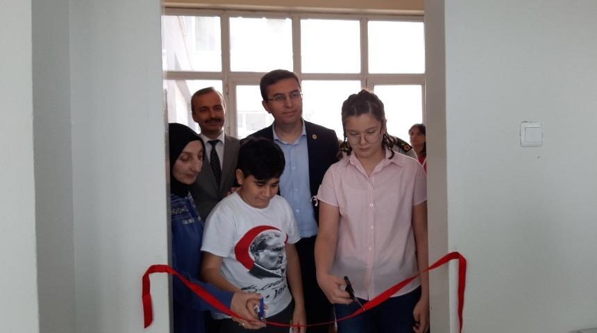 Fen &ouml;ğretmeninin anısına Kaymakamlık&ccedil;a laboratuvar a&ccedil;ıldı