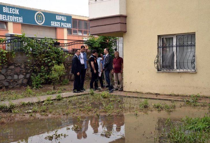 Vali Şentürk, su baskını olan evlerde incelemede bulundu G4