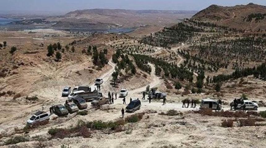 YPG Menbi&ccedil;'in batısından &ccedil;ekildi: O k&ouml;yleri Esad'a bıraktı