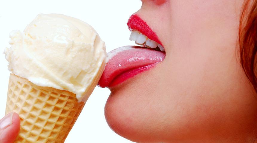 Doğru yemek hastalık riskini azaltıyor: Dondurmayı ısırarak değil, yalayarak yiyin