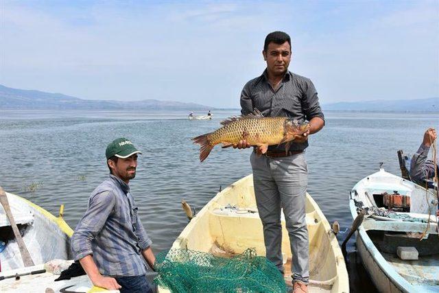 Marmara Gölü'nde balıkçılar 'Vira Bismillah' dedi