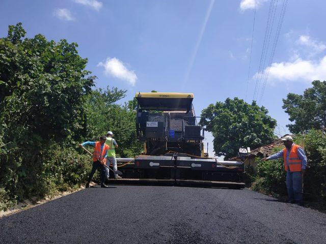 Kandıra köy yollarına 17 bin 650 ton asfalt seriliyor