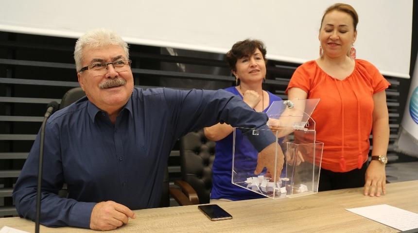 Velilerin kura çekimi heyecanı