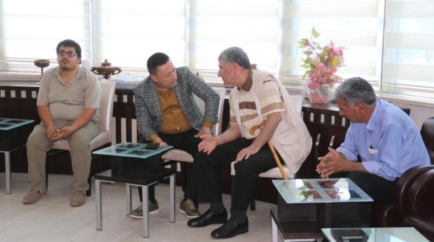 Başkan Beyoğlu halk g&uuml;n&uuml;nde vatandaşlarla buluştu