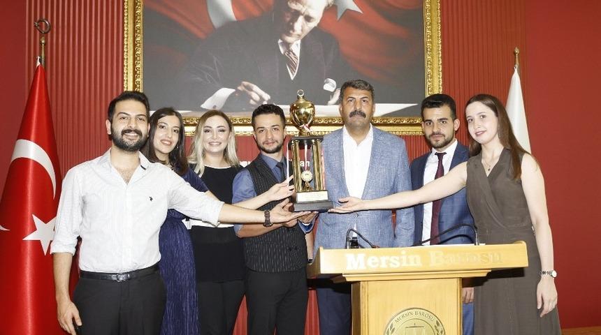 Stajyer avukatlar, kupalarını t&ouml;renle aldı