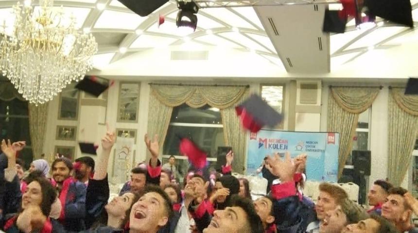 Mercan Kolejinde mezuniyet t&ouml;reni