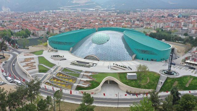 Nihat Zeybekci Kongre ve Kültür Merkezi onbinlerce kişiyi ağırladı