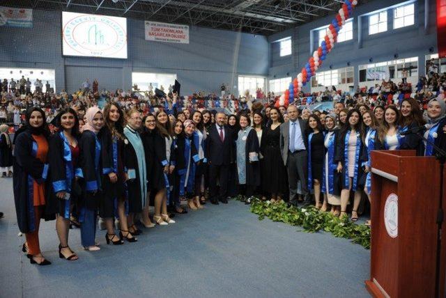 BEÜ mezunları mesleklerine ilk adımı attı 1