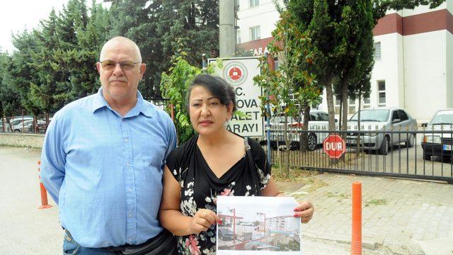 Yolda bulup jandarmaya teslim ettikleri çanta, hayatlarını kararttı