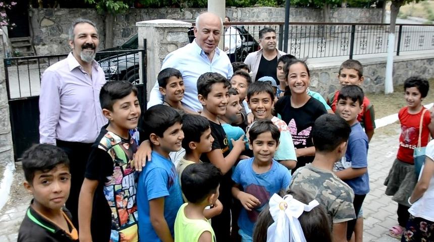 Başkan havuzu &ccedil;ocuklara &uuml;cretsiz yaptı