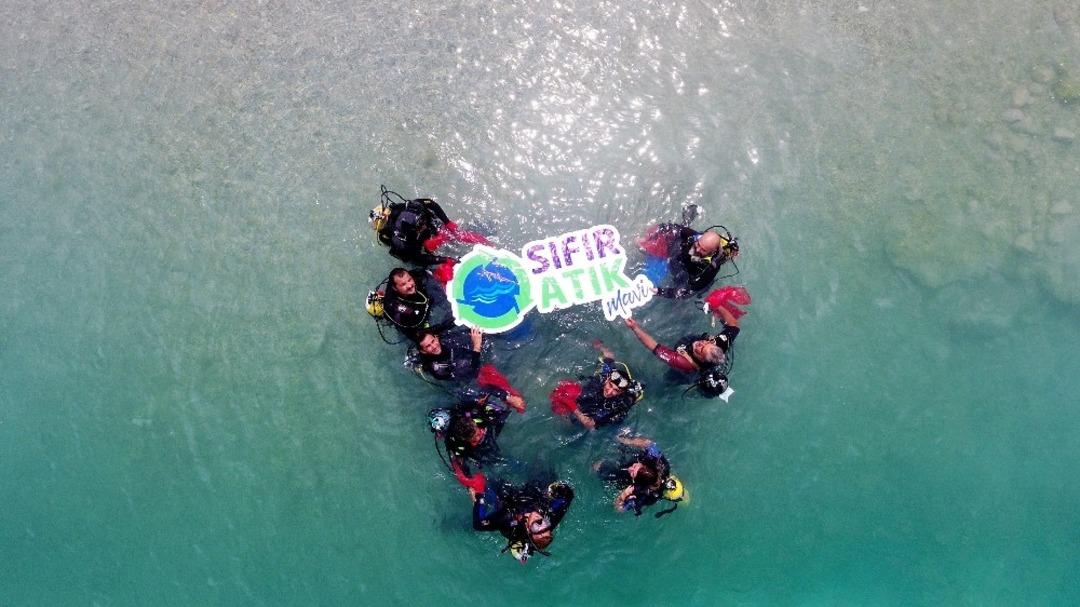 D&uuml;nyaca &uuml;nl&uuml; plajlarda deniz dibi temizliği