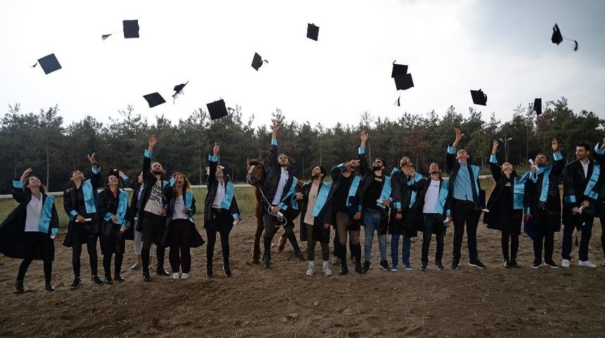 At&ccedil;ılık okulunda mezuniyet coşkusu