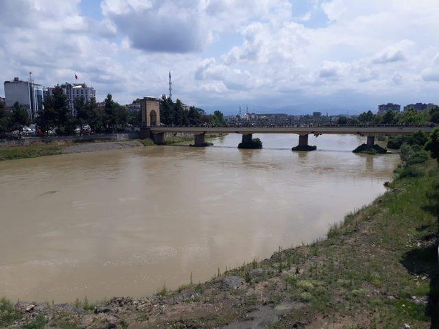 Yeşilırmak Nehri renk değiştirdi