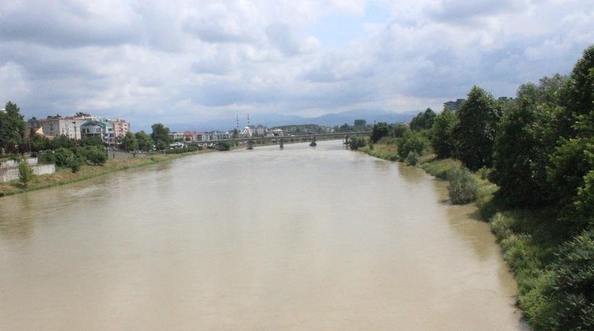 Yeşilırmak Nehri renk değiştirdi