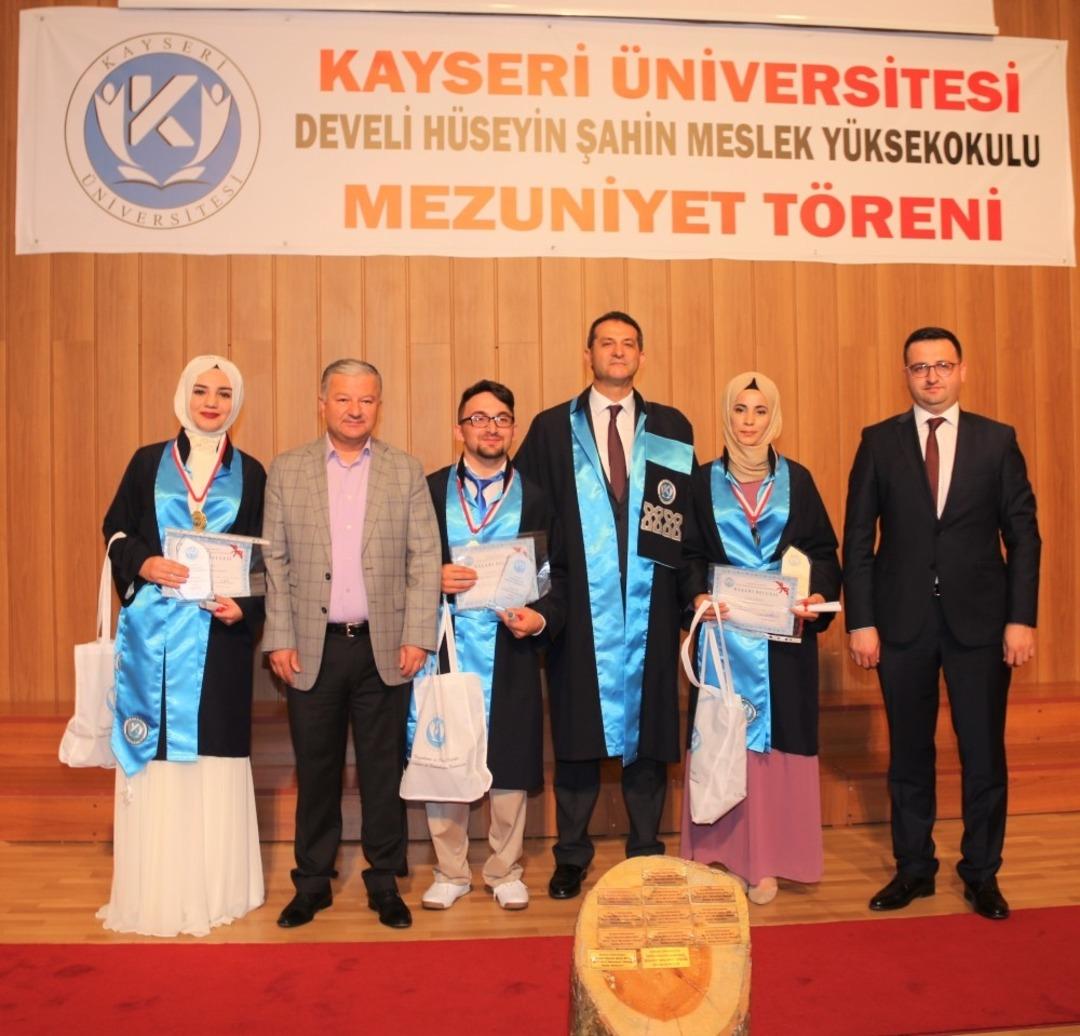 KAY&Uuml; Develi H&uuml;seyin Şahin MYO&rsquo;da Mezuniyet Coşkusu