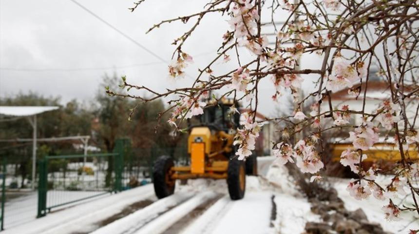 Antalya beyaza büründü!