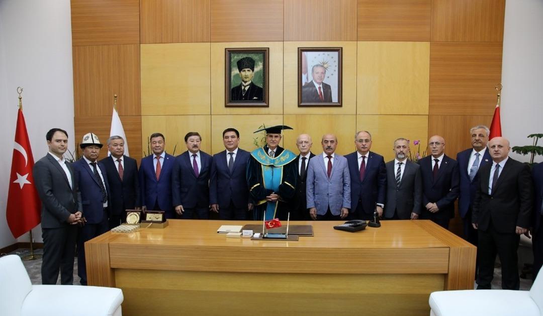 Başkan Y&uuml;ce, &ldquo;K&uuml;lt&uuml;rel zenginliğin &ouml;rnek şehri Sakarya&rsquo;dır&rdquo;