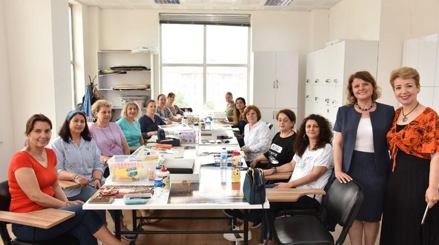 Başkan Şahin &ccedil;alışan kadınları ziyaret etti