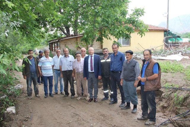 Çakırözer’den Sarıcakaya’daki çiftçilere geçmiş olsun ziyareti