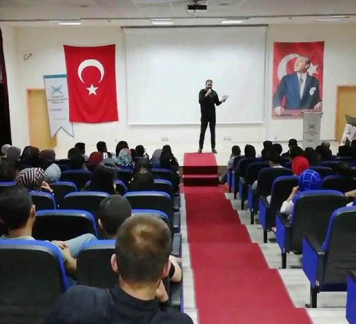 Şair yazar Hakan Pütün liseli gençlerle buluştu G5