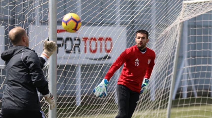 Sivassspor'da Tolgahan Acar ile yollar ayrıldı